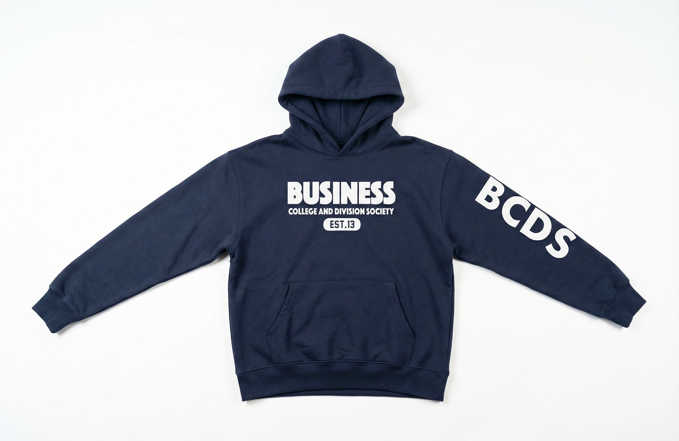 深藍色連帽衛衣正面「BUSINESS」字樣印刷，右袖「BCDS」大字印刷